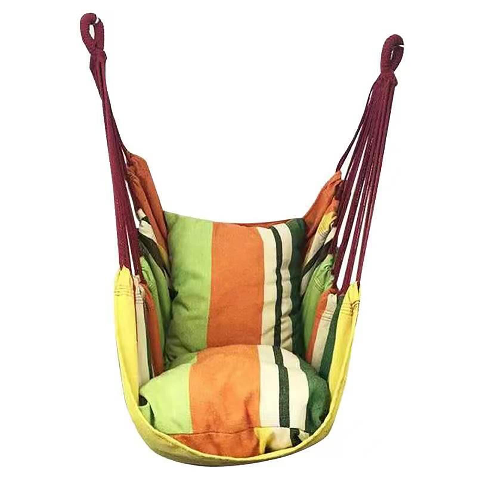 Chaise suspendue en corde jaune pour soulager le stress sur la terrasse