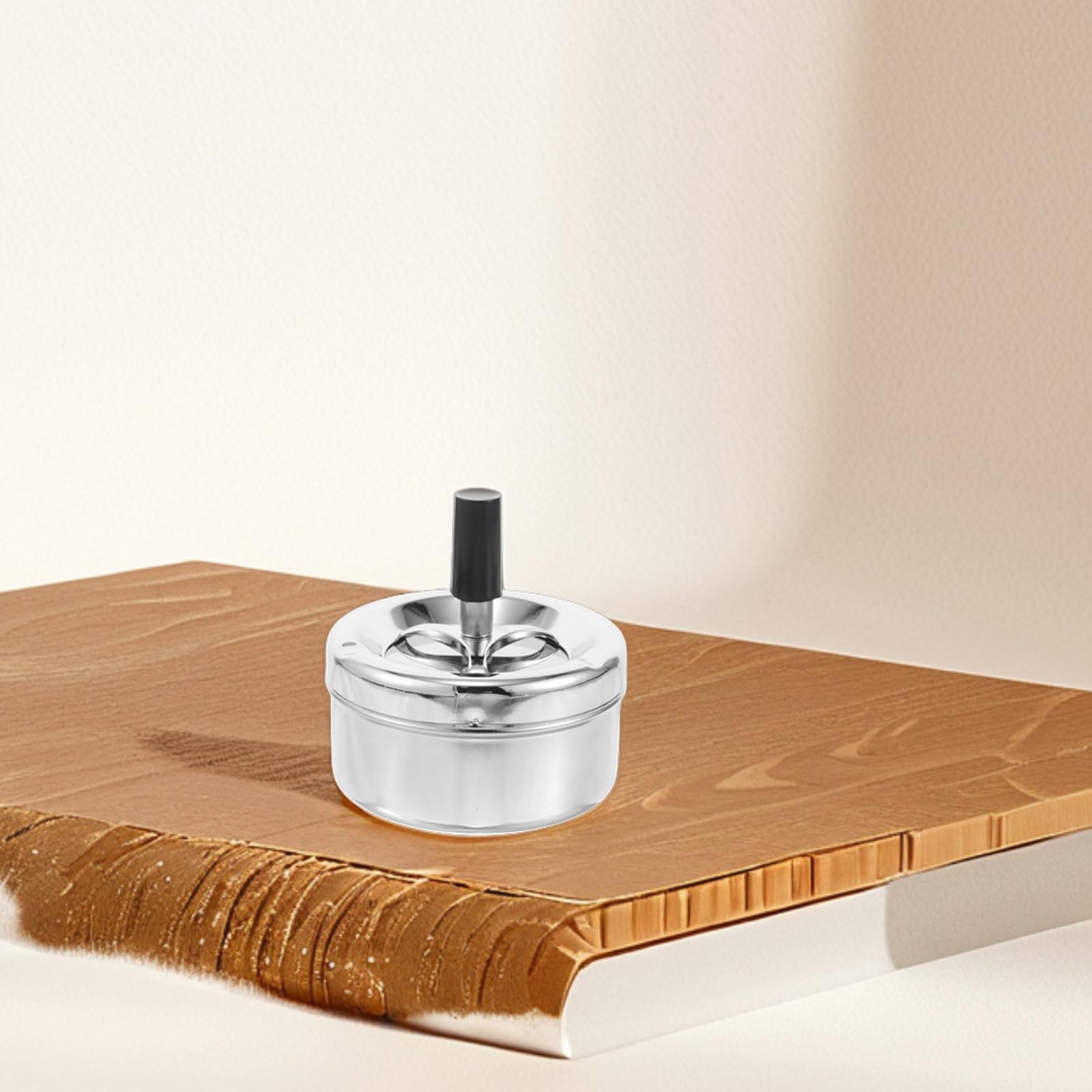 Runder Rauchfreier mit Deckel Drehbarer Aschenbecher aus Eisen Automatische Zigarettenauslöschung und Stilvolles Design Desktop Aschenbecher für Innenbereich