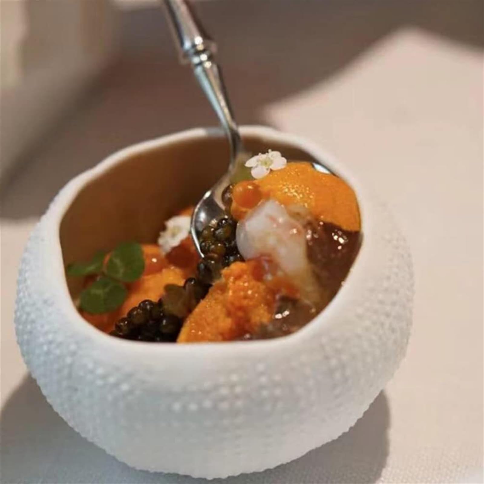 3 piezas Cuencos de salsa de soja Plato de salsa for mojar Plato de salsa de cerámica Bandeja de condimentos con forma de erizo de mar Exquisitos platos de cerámica con forma de erizo de mar Plato de