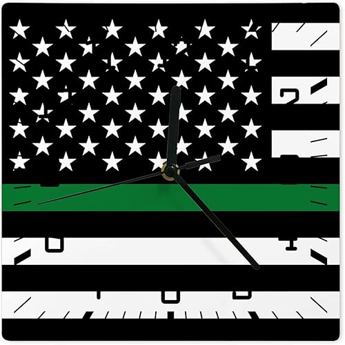 Reloj de pared de madera con bandera de línea verde fina, silencioso, sin tictac, bandera estadounidense, rayas verdes, reloj de pared cuadrado,