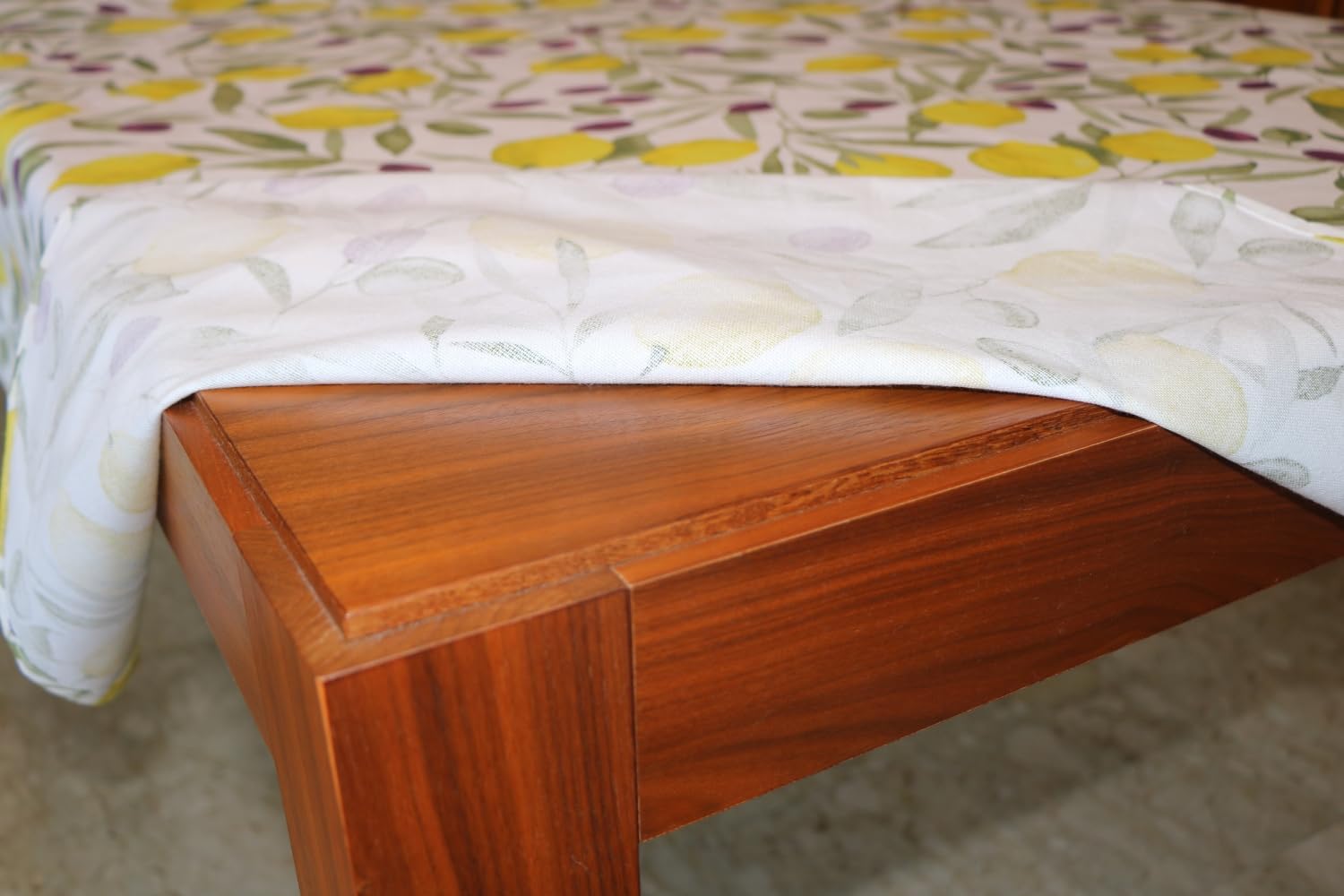Vico Casa Nappe avec citrons anti-taches 140 x 240 cm résinée, fabriquée en Italie, housse de table pour table de 12 nettoyage rapide (modèle Garda)