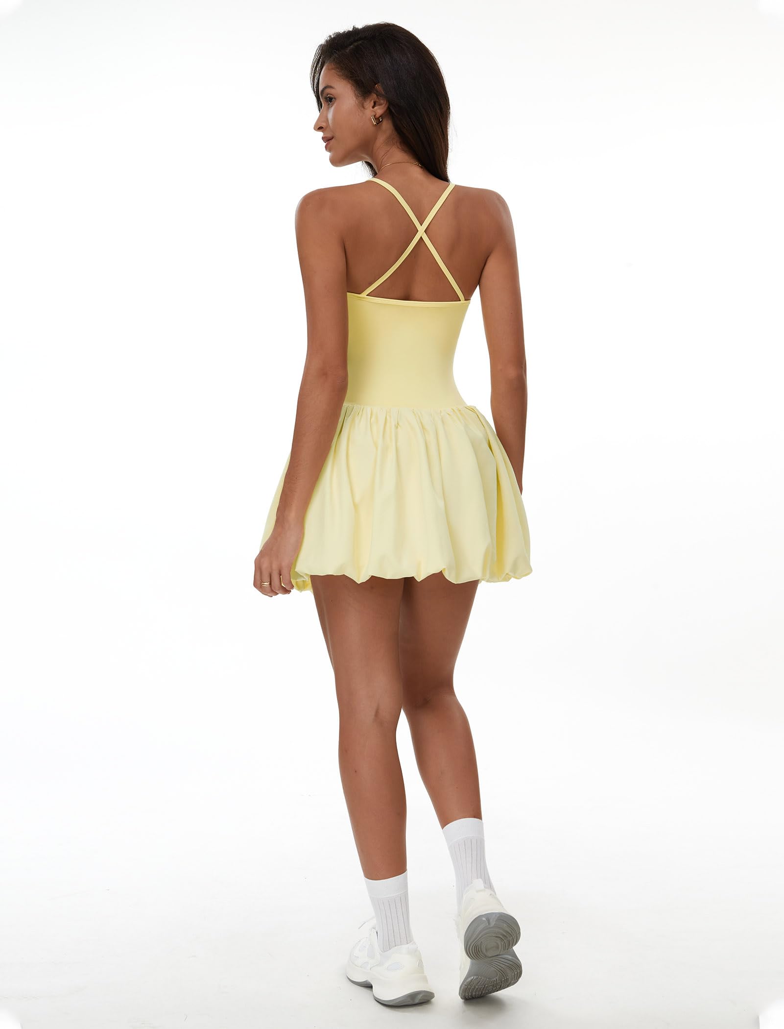 OMEWEE Tenniskleider für Damen: Rüschen-Cami-Kleid mit integrierten Shorts und BH für Tennis, Golf, Fitnessstudio