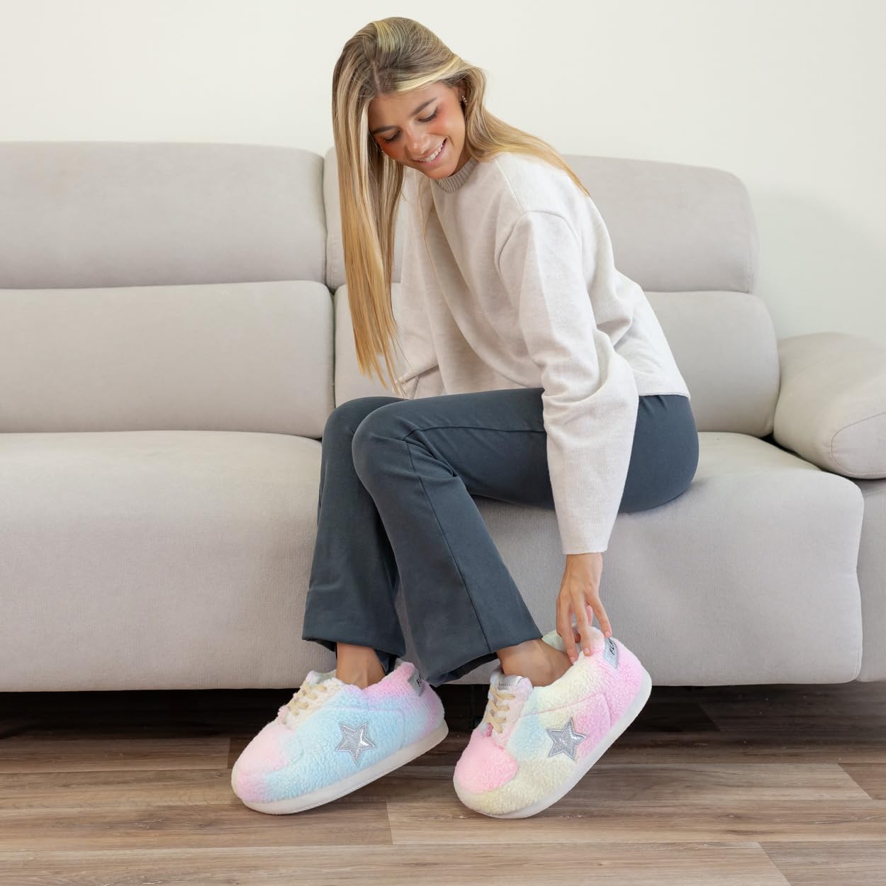 Flamingueo Chausson Sneakers - Pantoufles Femme Hiver, Chausson Homme, Unisex, Pantoufles Homme Confortable, Slippers, Taille Unique