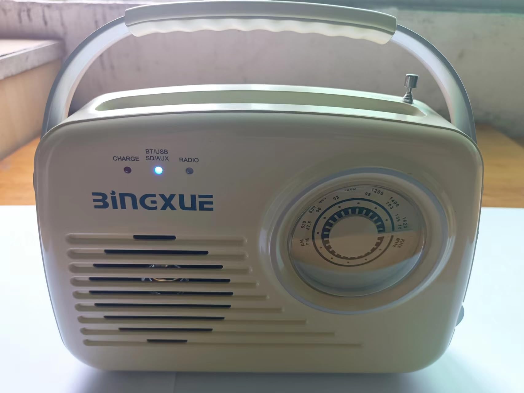 Radios AM FM portables, alimentées par piles et à brancher au mur pour la maison/extérieur/la cuisine, radio rétro vintage avec Bluetooth, grand cadran facile à utiliser (beige)