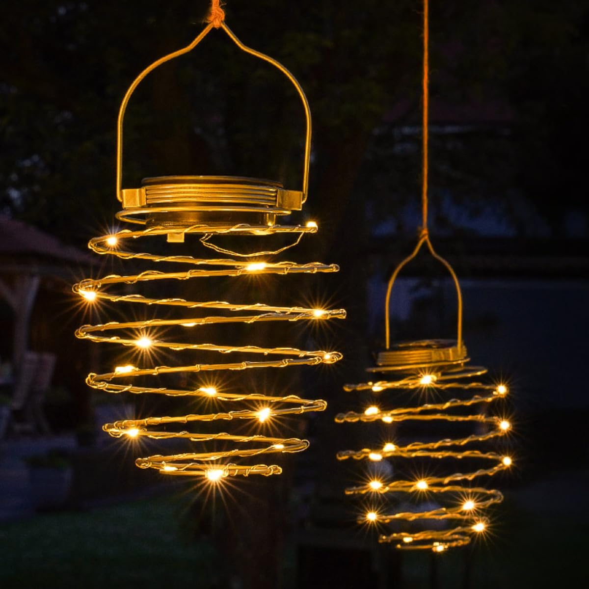 Festive Lights Suspensions Spirales Lumineuses Solaires Effet Lanterne Éclairage 64 LED (Lot de 4) pour la Décoration Extérieure du Jardin - 19cm