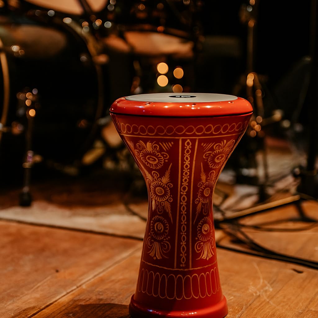 Darbuka Doumbek turco de aluminio fundido, rojo con patrón decorativo, cabeza de 8.5 pulgadas, lengüetas de afinación, cabeza extraíble, funda de transporte y llave de ajuste incluida