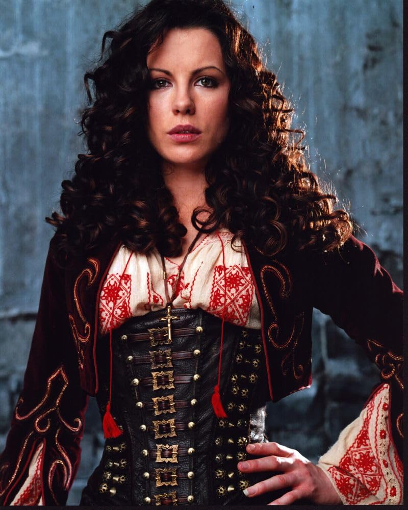van-helsing-kate-beckinsale-makeup-cast-member-kate-beckinsale-attends
