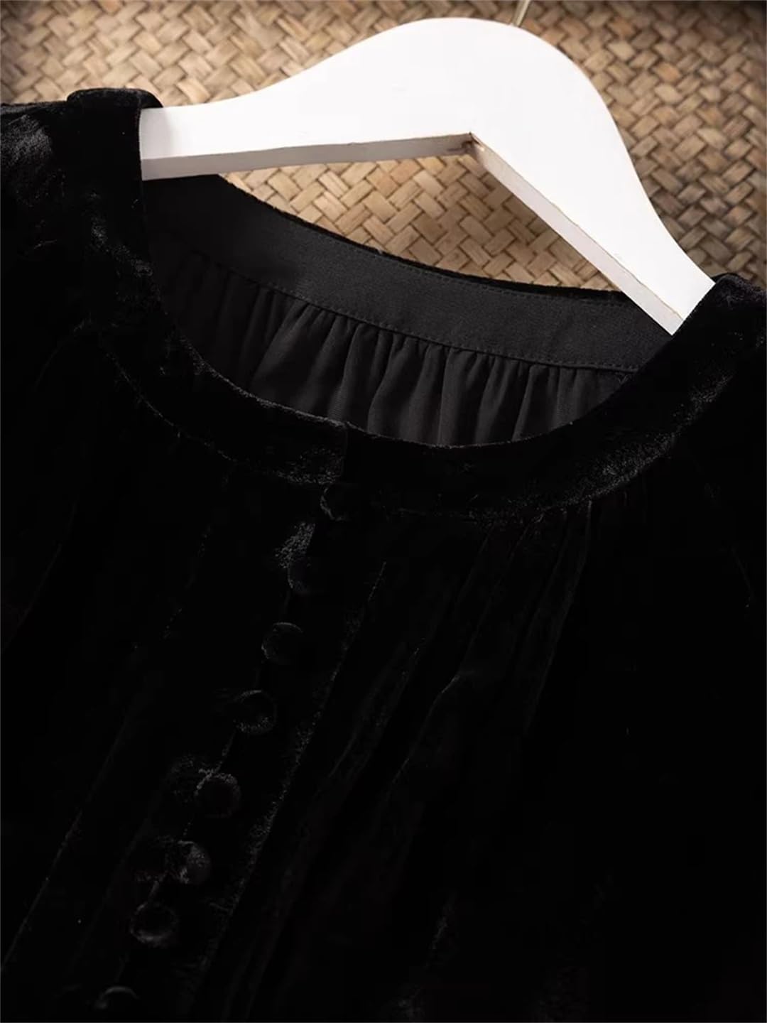 Camisa retro de manga larga de seda con cuello redondo y hebilla de una sola fila para mujer