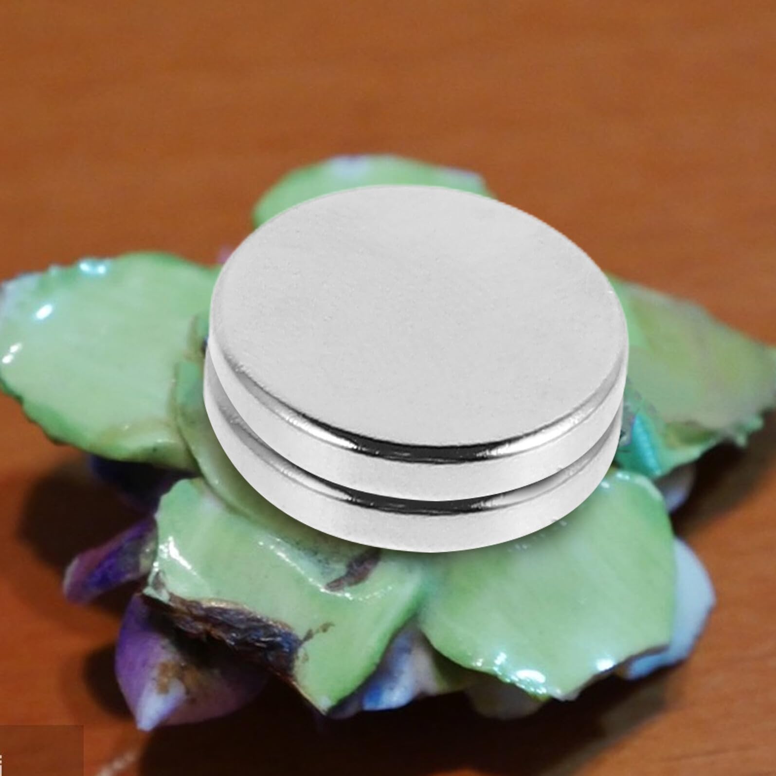 GARVALON 3 pezzi Mini Spille Magnetiche in Metallo con Fibbia Fermaglio Leggero per Abbigliamento e Accessori Supporto Robusto e Compatto per Spille da Giacca per Occasioni Speciali e Uso