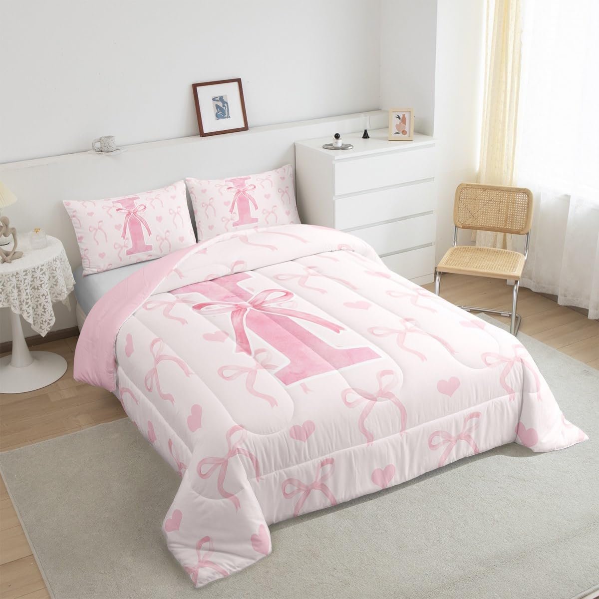 Erosebridal Letter I Comforter Full Size for Girls Teen Women Aesthetic Coquette Bowknot Bedding Set Pink Cute Love Heart Comforter Set Lightweight Alphabet Bedroom Decor Dreamy Princess Duvet Quilt