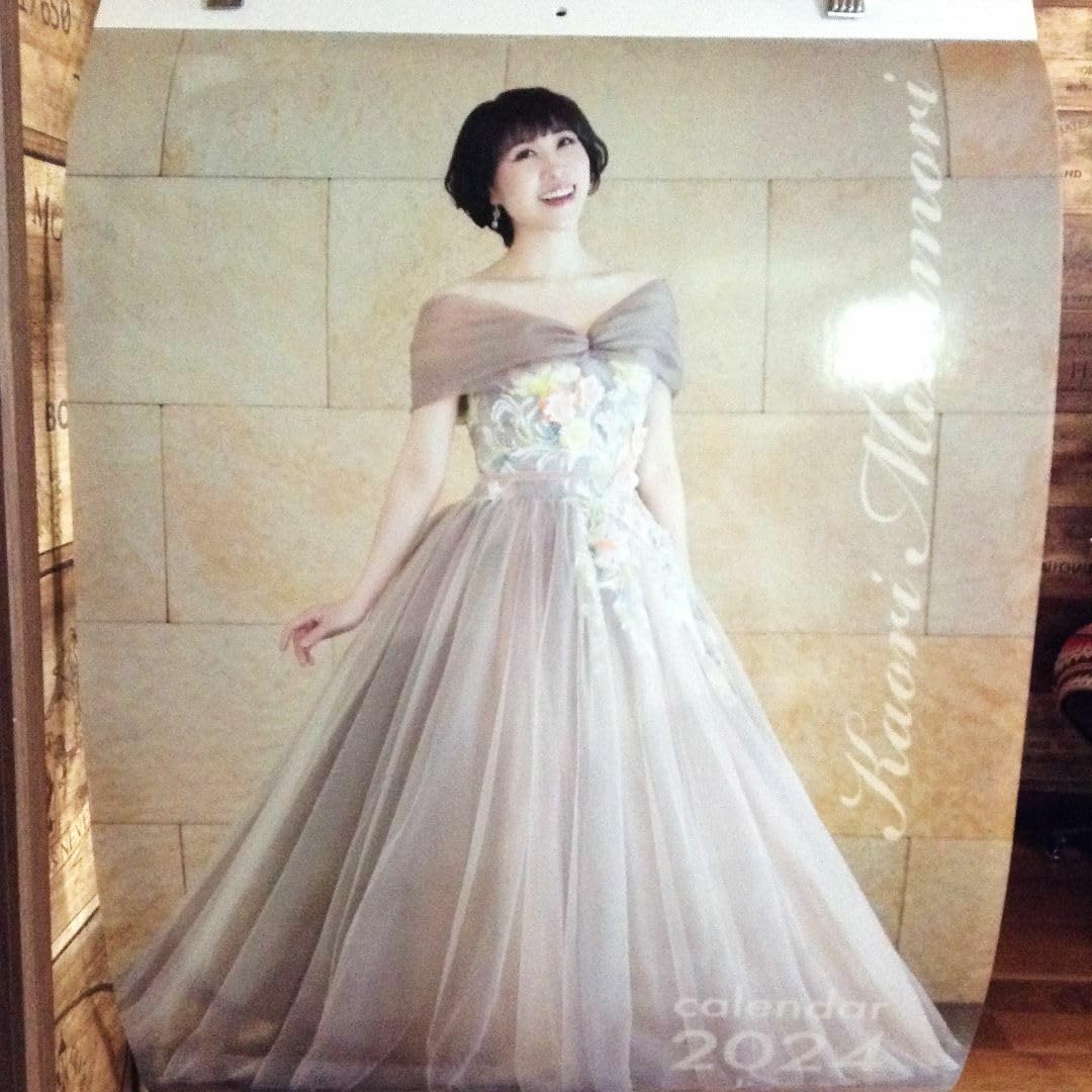 Amazon.co.jp: 水森かおり2024年カレンダー CALENDAR : 文房具