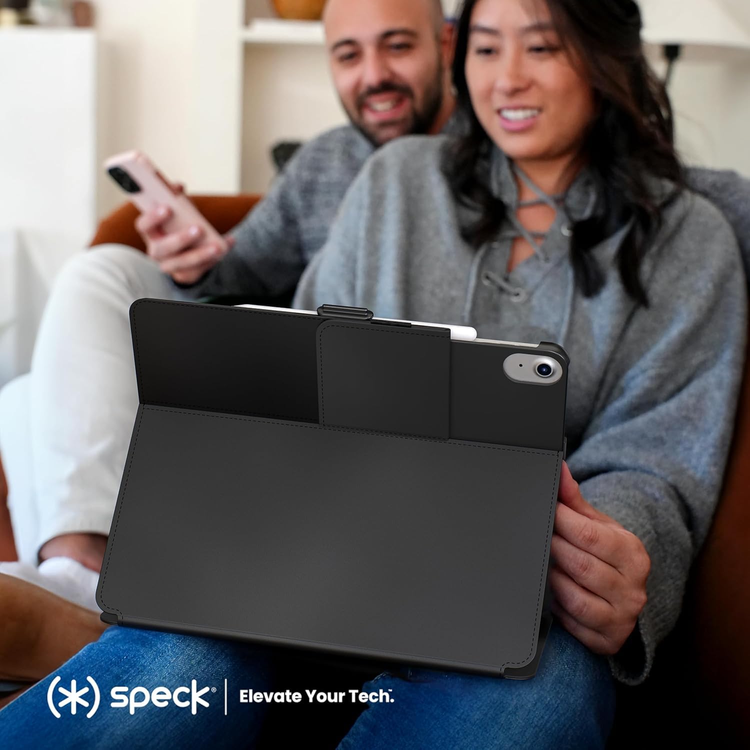 Speck iPad Air 11 Hülle M4 2026 kompatibel mit iPad Air 11 Zoll M4/M3/M2 (2026/2025/2024) mit Stifthalter, Fall- und Kameraschutz, schlanker Multi-Range-Ständer, Balance Folio - Schwarz