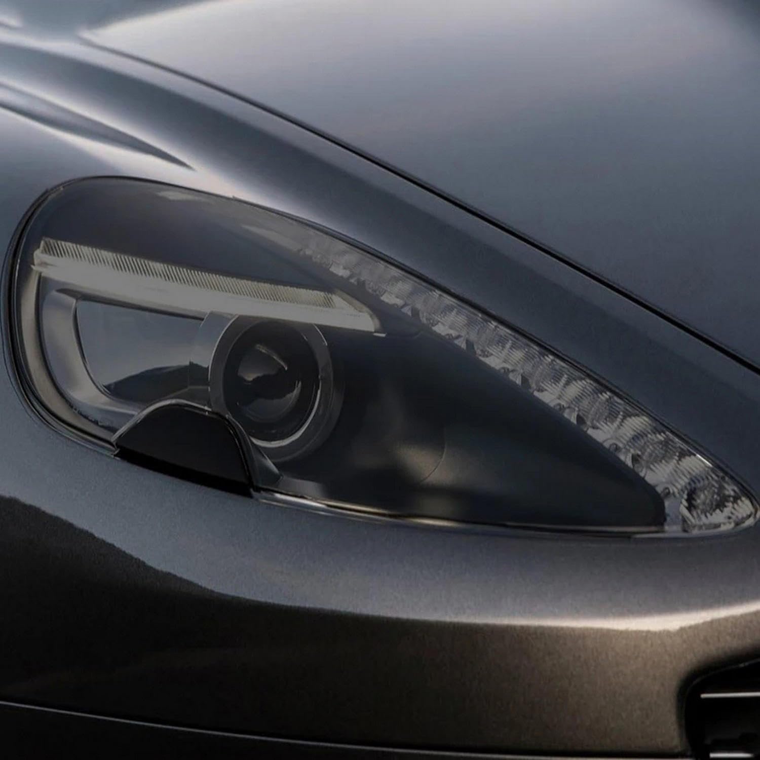 Film protecteur phare Aston Martin DB9 : protection transparente sur route
