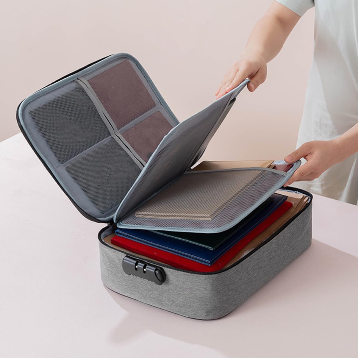 Mikikit Scatola Documenti con Serratura Combinata Organizer Portatile per Ufficio e Casa Contenitore Archiviazione Strati per Passaporti Certificati e Grigio