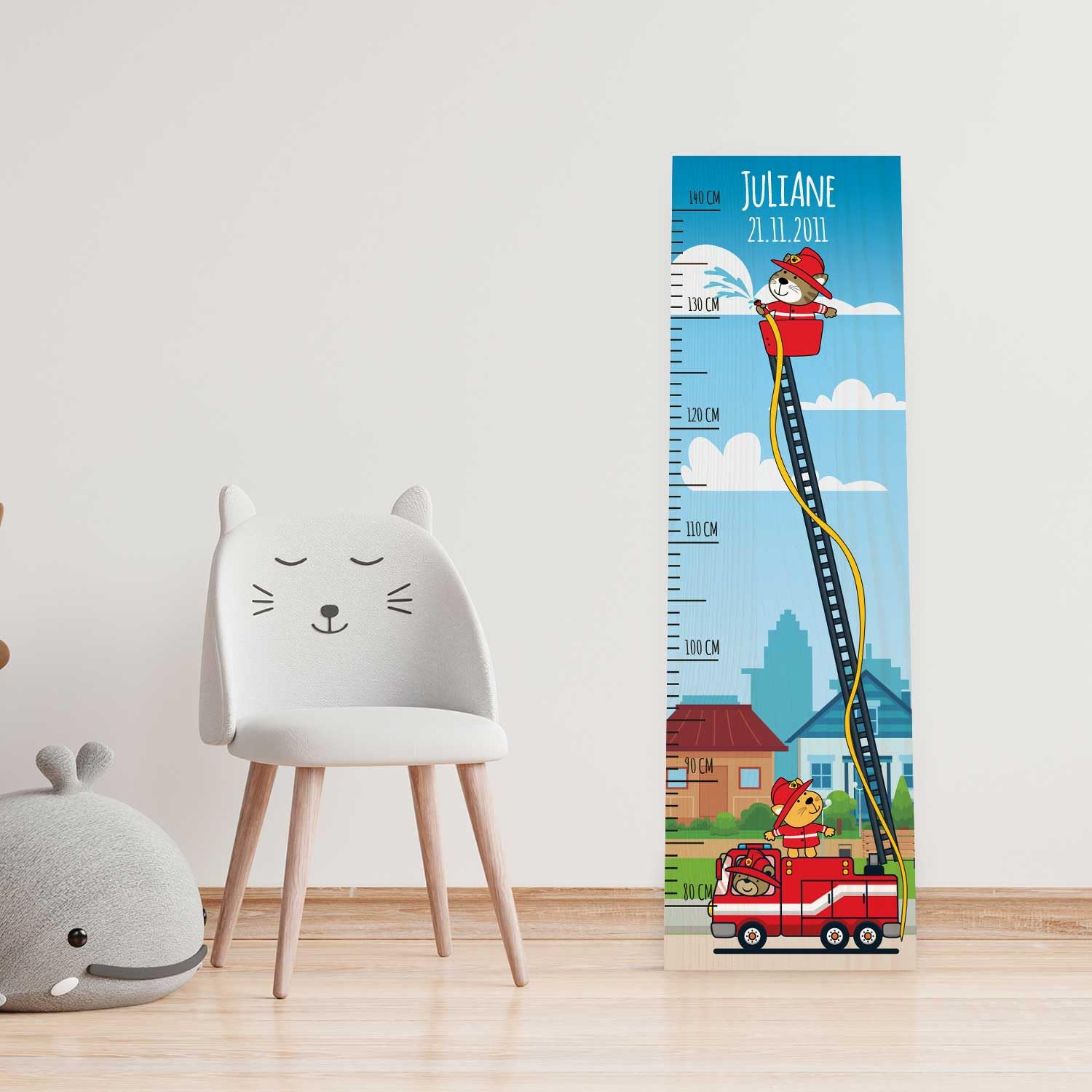 GRAVURZEILE Messlatte für Kinder aus Holz - Feuerwehr Design - mit Namen für Kinderzimmer - Skala misst 80-140 cm - Größe 20 x 70 x 2 cm - Geschenk zur Geburt für Mädchen & Jungen
