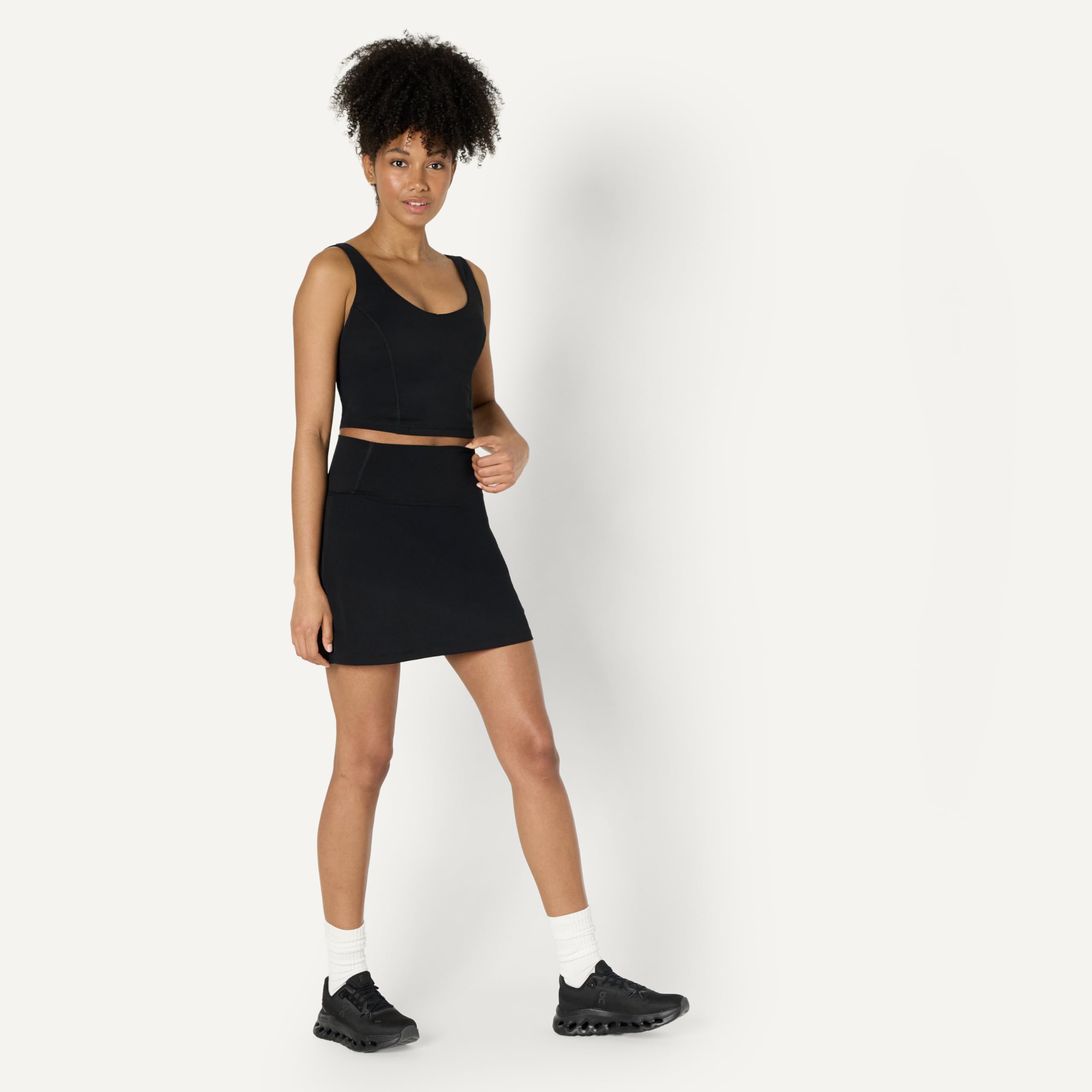 Amazon Essentials Donna Gonna da Tennis Tecnica in Formflex Morbidissimo con Shorts Integrati, con Tasche