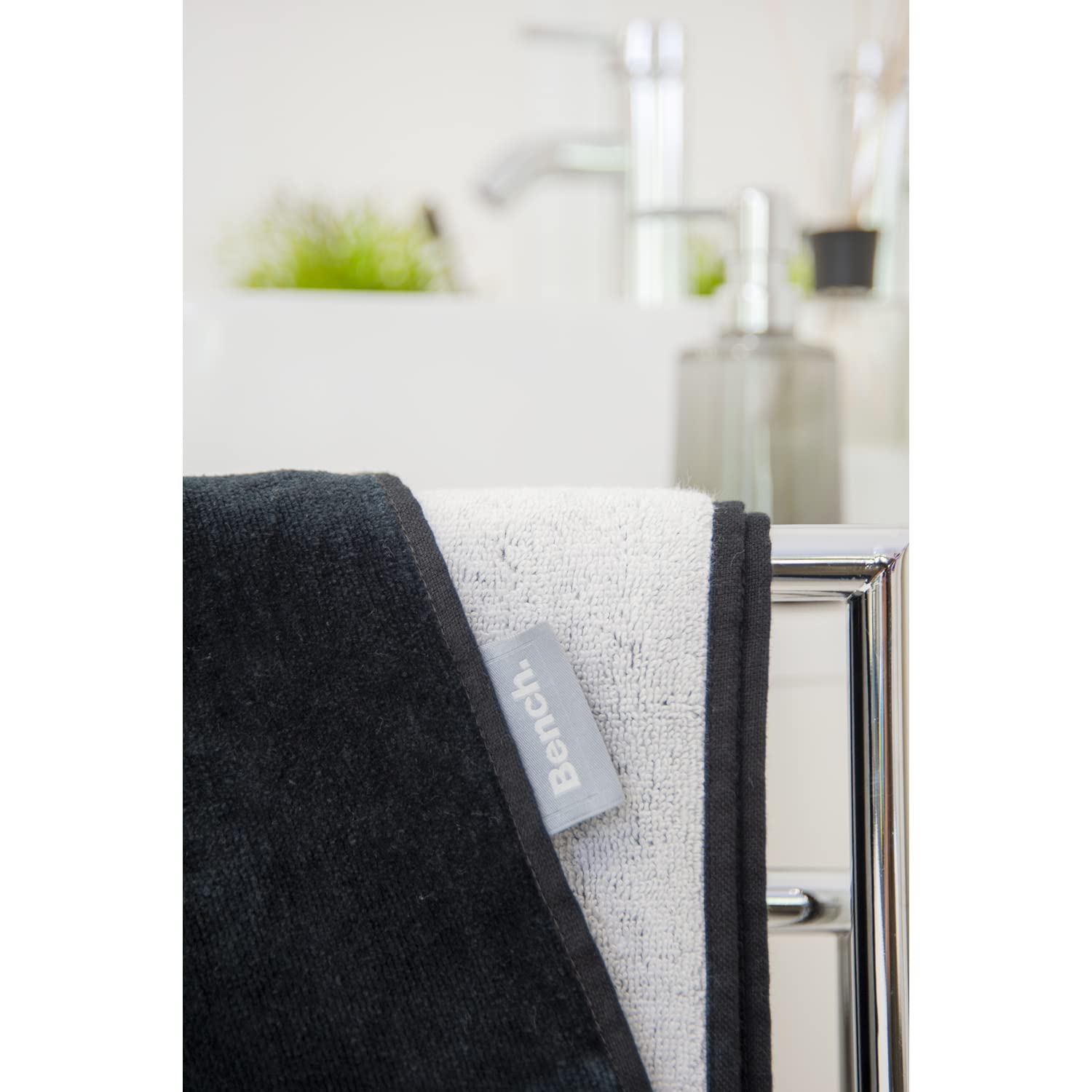 Herding Bench Serviette de Place et de Sauna, Modern Opposite, 80 x 180 cm, 100% Coton, Velours, avec Accroche, Couleur : Noir, Réf. : 6112605537