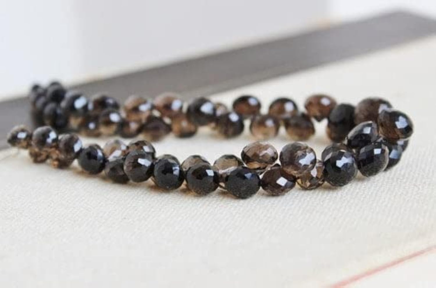 Smoky Quartz briolette facetté pour remplacer les fausses perles en plastique