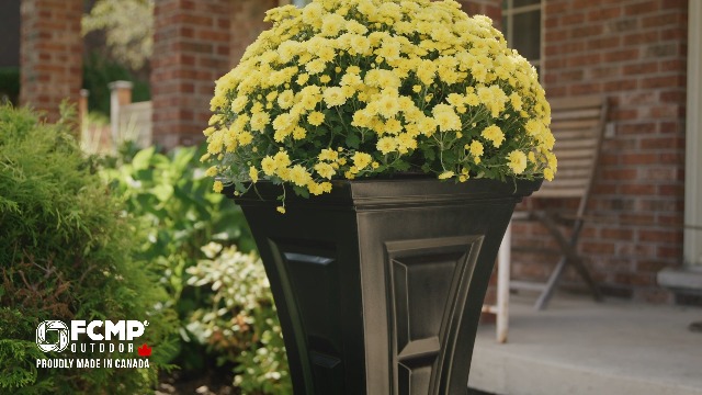 Amazon.com : FCMP Outdoor Heritage Self-Watering Planter (2-Pack