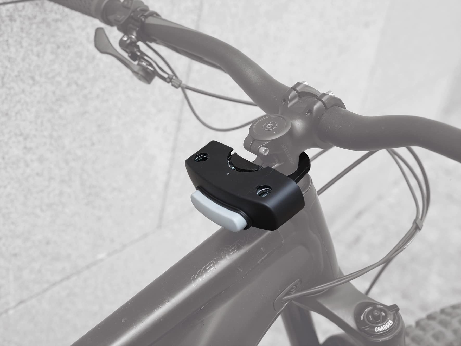 POLISPORT 8632900029 - Zapasowy adapter przedni do modeli krzeseł z przednią ramą GUPPY MINI+ 2022 w kolorze czarnym