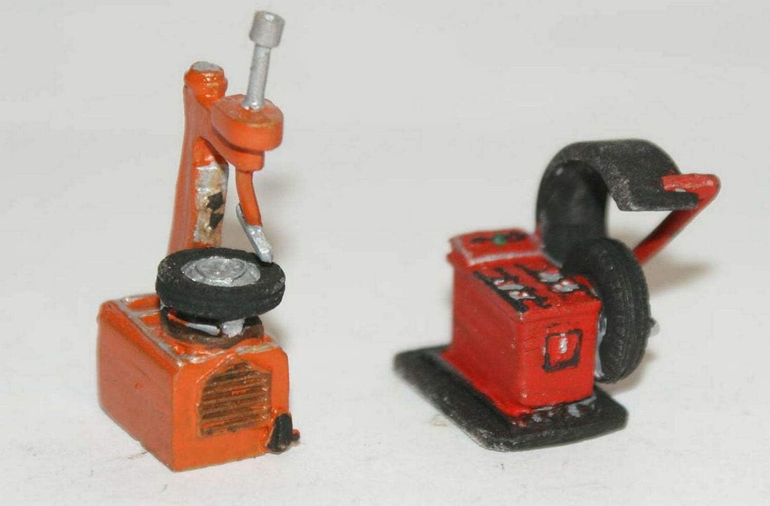 Langley Models Garage Tyre Changer Balancing Machine OO Scale UNPAINTED