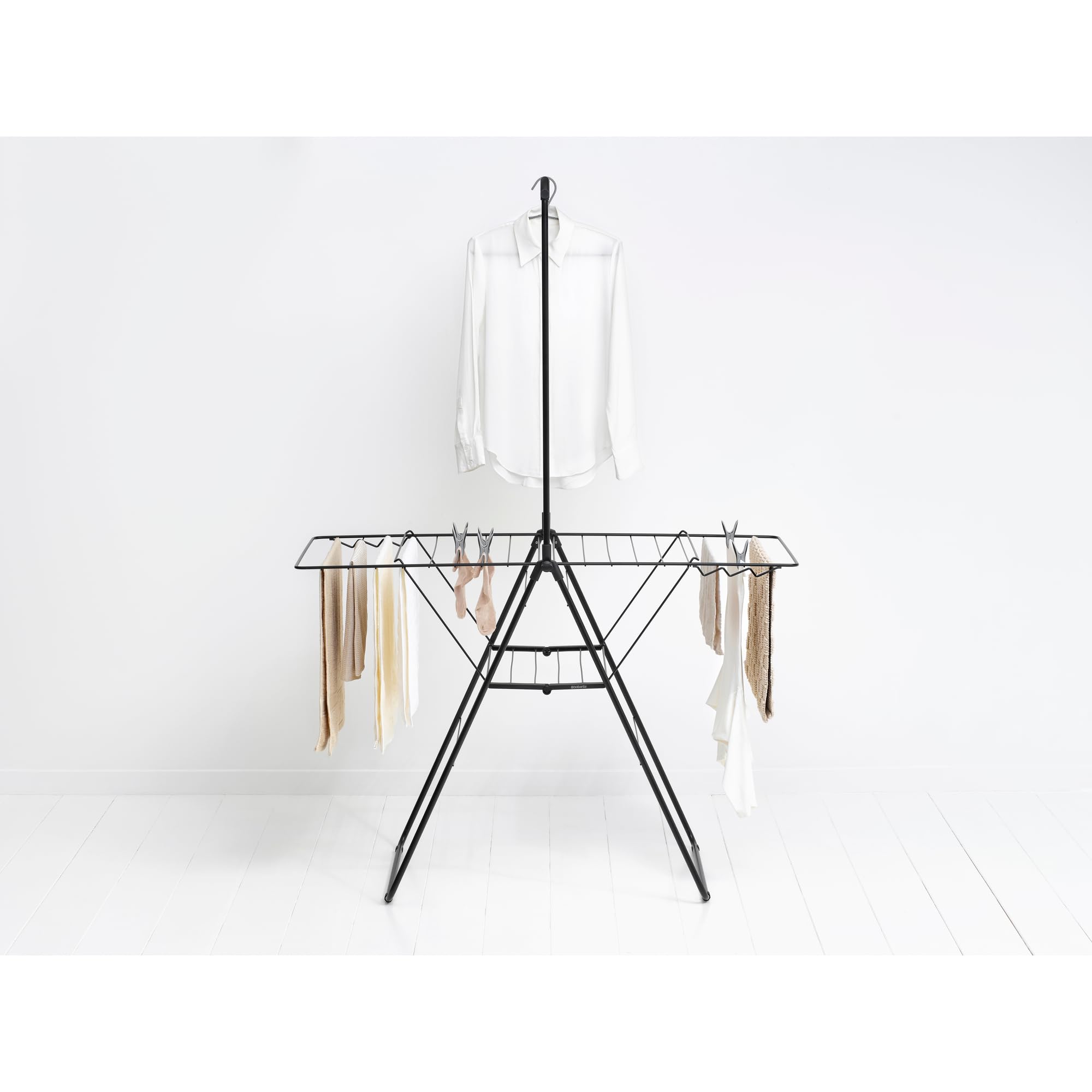 Brabantia Tendedero HangOn 20 m + Barra Matt Black | Espacio para secar Ropa XXL | Alas y Barra de Colgar Ajustables | Tendedero de Interior Plegable | 99 x 7 x 66 cm