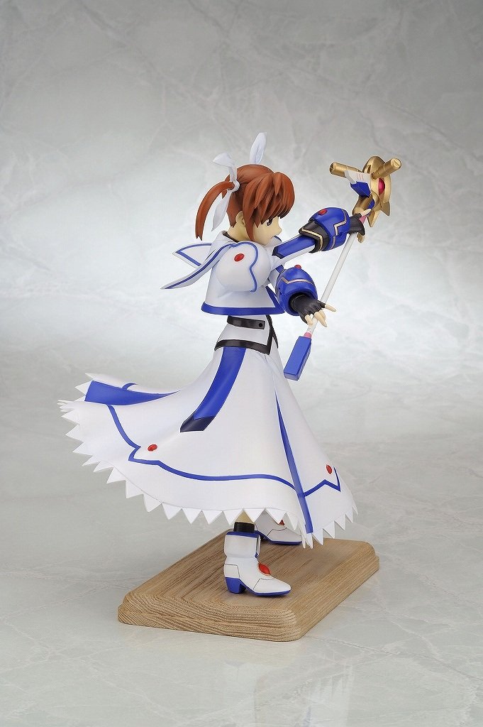 Amazon.co.jp: 魔法少女リリカルなのは 高町なのは (1/8スケール PVC