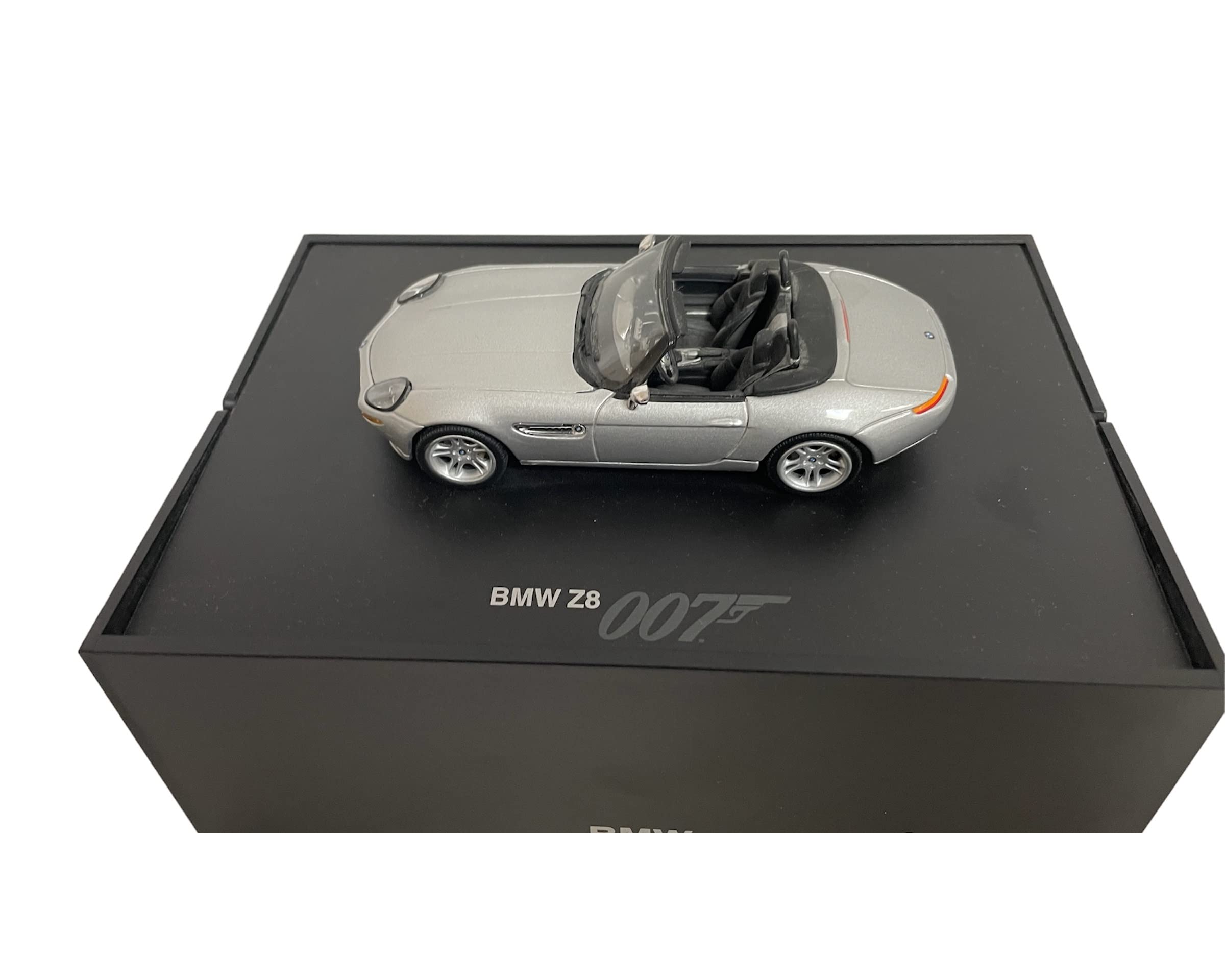 Diecast model cars Bmw Z8 1/43 SpecialC grey James Bond 007 la Welt ist nicht genug sans figurine