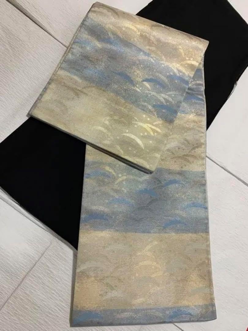 新品 大和印伝 花兎 着物“記憶の先の夢兎”正絹 仕付け糸付 小紋 5429 大和印伝 花兎 着物“記憶の先の夢兎”正絹 仕付け糸付 小紋 5429