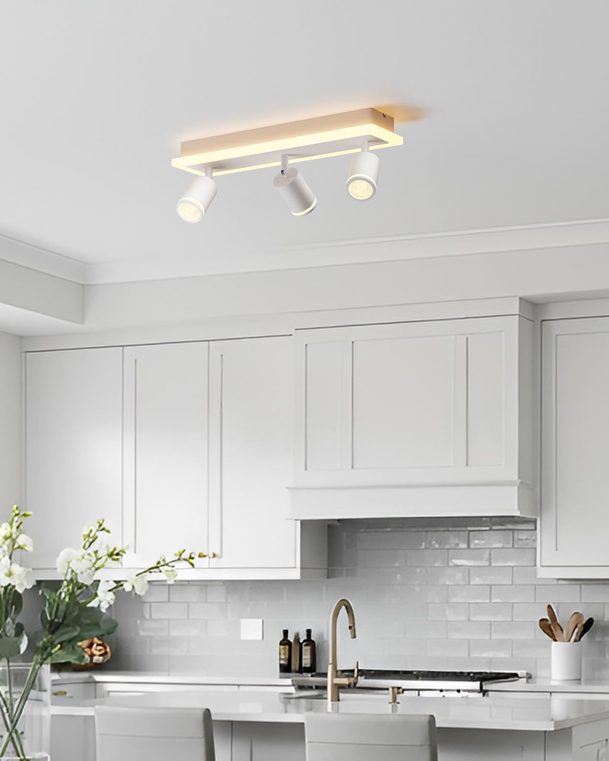 LVWIT Faretti da Soffitto Bianco, Faretto da Parete Interno GU10, Lampadario 3 Faretti Orientabili, Faretto LED Soffitto a Base Lunga Moderna, Plafoniera Camera da Letto (Senza Lampadina)