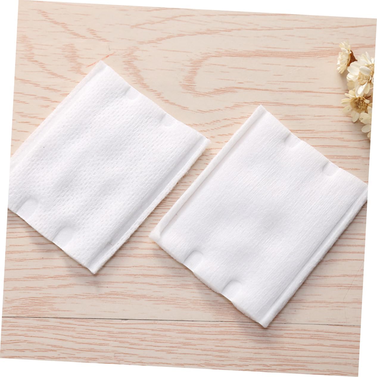 BESTYASH 220pcs Double Sided Thick Cotton Makeup Pads with Storage Bag Skin Friendly Facial Cotton Rounds for Womens Cosmetic Use Soft and Durable for Makeup Removal Application