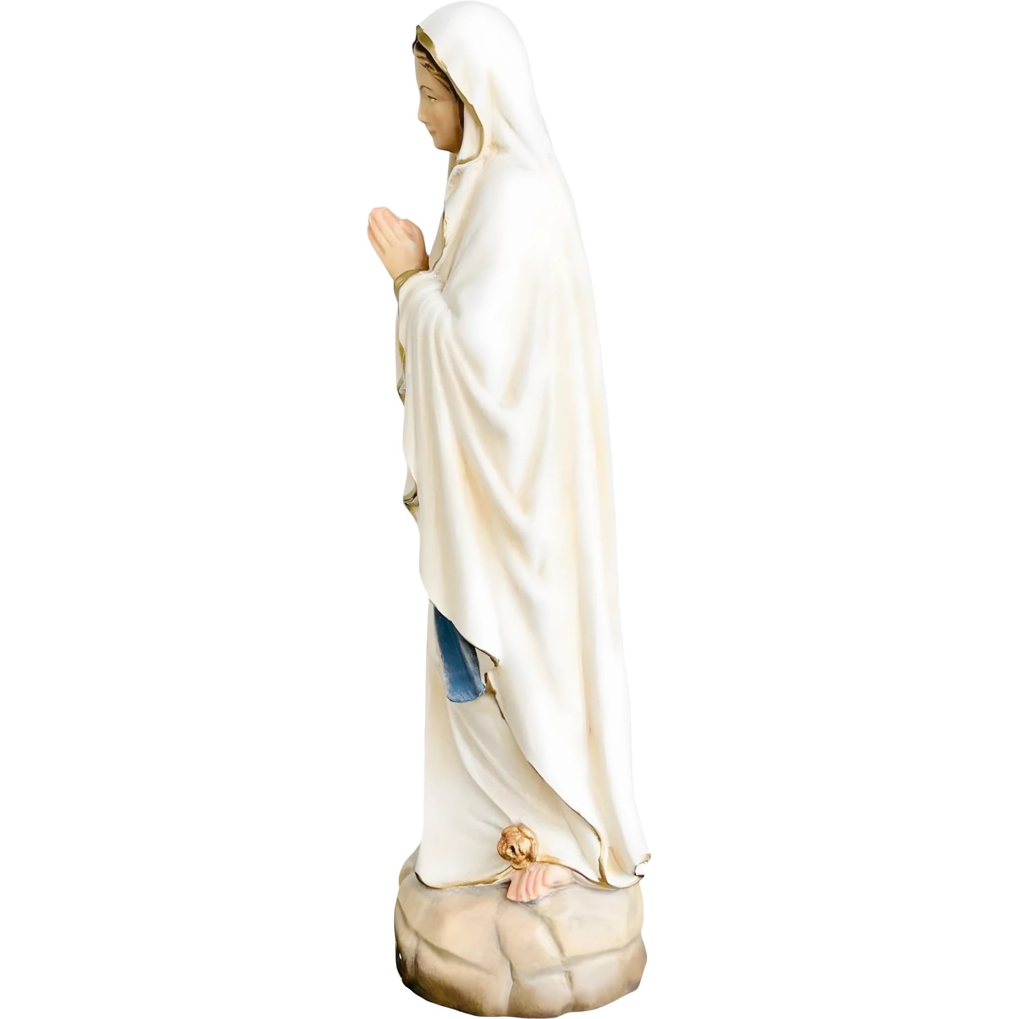 Rzeźbiona w drewnie statuetka Matki Bożej z Lourdes autorstwa Dolfi