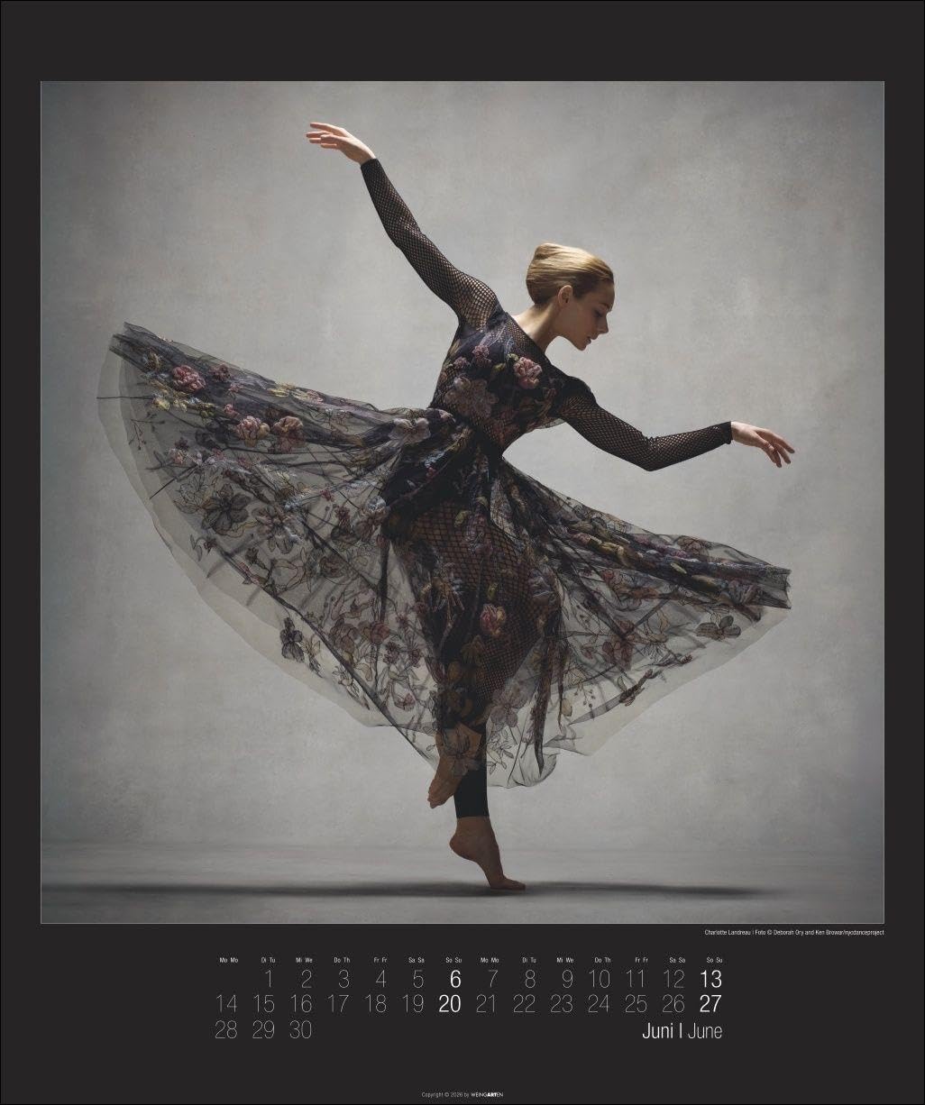 The Art of Movement Kalender 2027: Kunst und Mode vereint in faszinierenden Tanz-Bildern, die Anmut und Haute Couture verbinden. Großer Wandkalender im Hochformat 46 x 55 cm