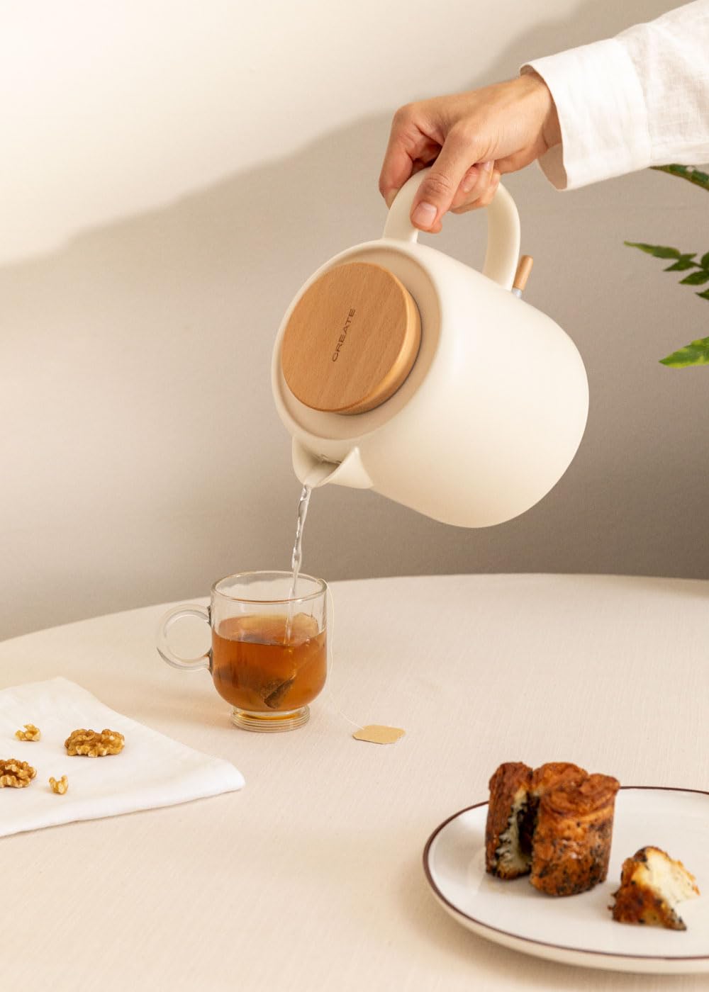 CREATE/KETTLE CERAMIC/Bollitore elettrico in ceramica bianco sporco/Corpo in ceramica, riscalda in 5 minuti, capacità di 1L, sistema di autospegnimento, 1200W