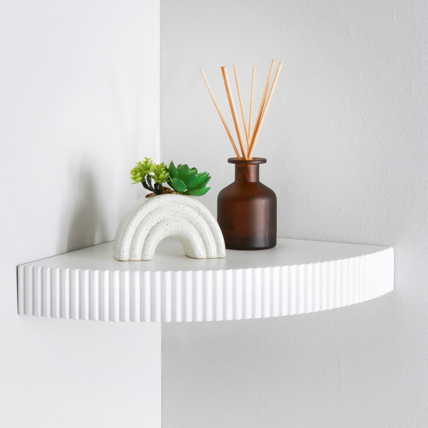 New Modern & Stylish Piece Of Storage Ribbed Corner Shelf, Floating Corner Shelf, Wall Mounted Rounded Shelf- White 30.2 x 30.2 x 5.1cm Home Decor