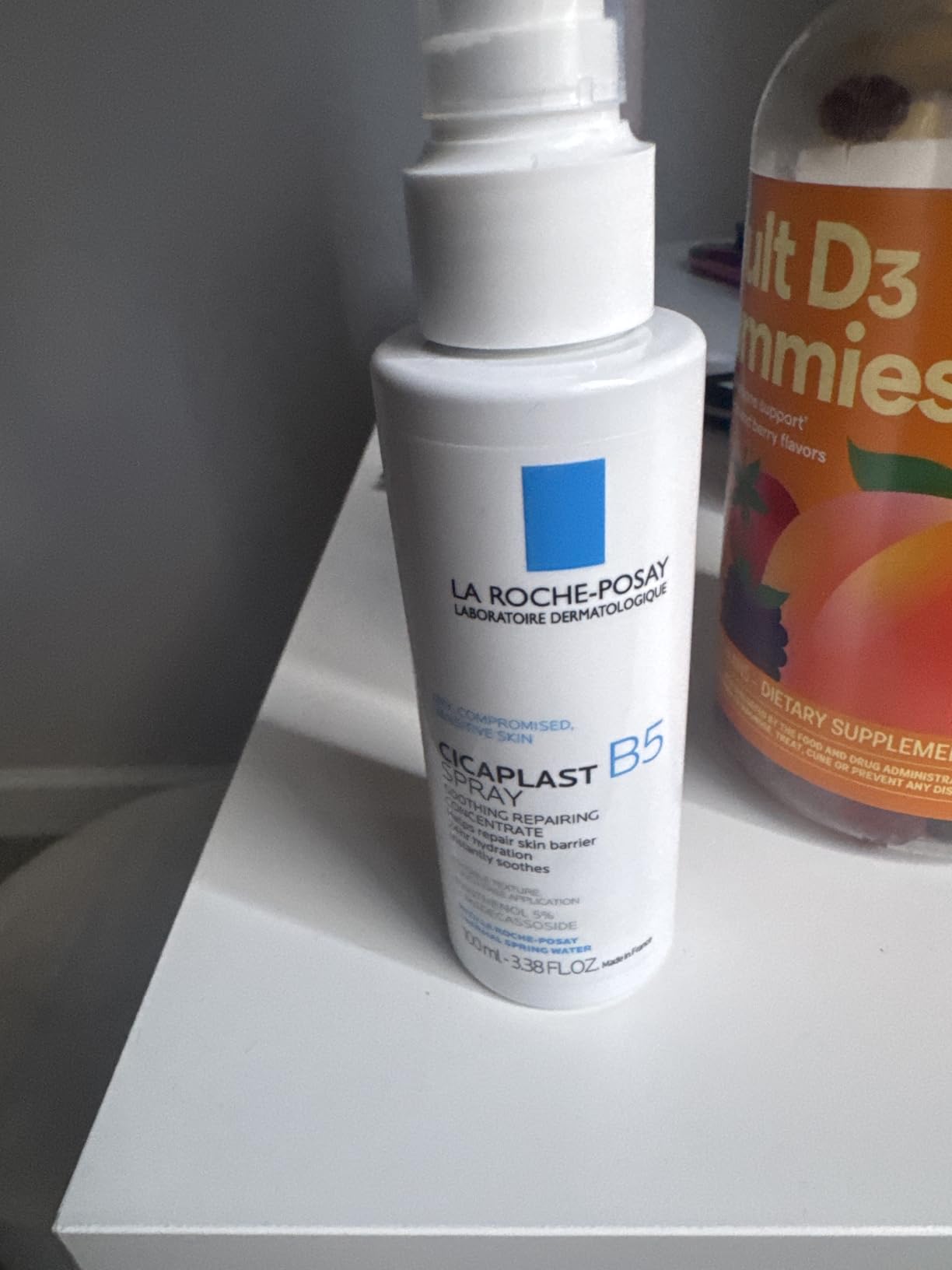 La Roche Posay La Roche-Posay Cicaplast B5 Spray With Vitamin B5 Panthenol & Madecassoside, Hydrating Face Mist For Skin Barrier Repair, Soothing Touch-Free Face & Body Spray, Sensitive Skin & Dermatologist Tested