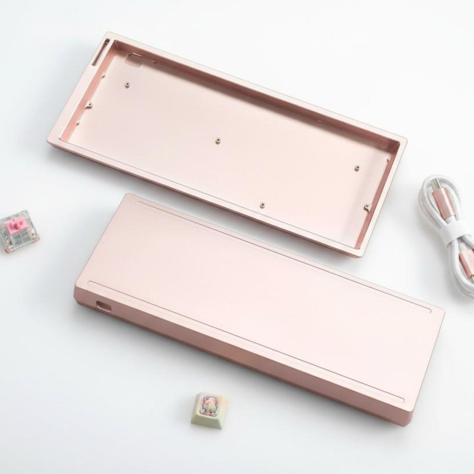 Aluminiowa obudowa obudowy klawiatury z otworami do montażu GH60 Ciężka obudowa z antypoślizgowymi podkładkami i precyzyjnymi śrubami dla łatwego montażu Nadaje się do niestandardowych