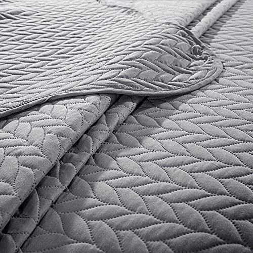 Luxury Bedspread Super King Size Grey - Stylish Matt Finish Lightweight Reversible Embossed Pattern Bedspread Bedding Sets - 3 Piece Blanket Throw Bed Spread 250 X 270 cm + 2 Pillow Shams - Cosy Home Interiors Luxury Bedspread Super King Size Grey - Stylish Matt Finish Lightweight Reversible Embossed Pattern Bedspread Bedding Sets - 3 Piece Blanket Throw Bed Spread 250 X 270 cm + 2 Pillow Shams - Image 3