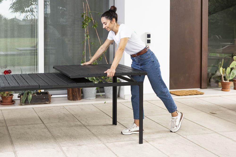 SIEDITI FUORI E DENTRO Mesa de exterior/jardín extensible 180/240 x 90 cm con patas de acero y tapa de polietileno efecto madera, hasta 10 personas Thomas XL (antracita)