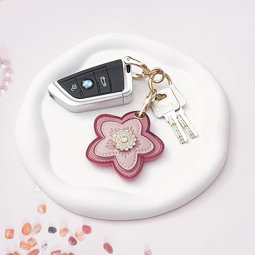 Miniatura 6 de XEEWEN Paquete de 2 llaveros de piel con diseño de flores para mujer, diseño de flora kawaii, funda oculta para Apple AirTag