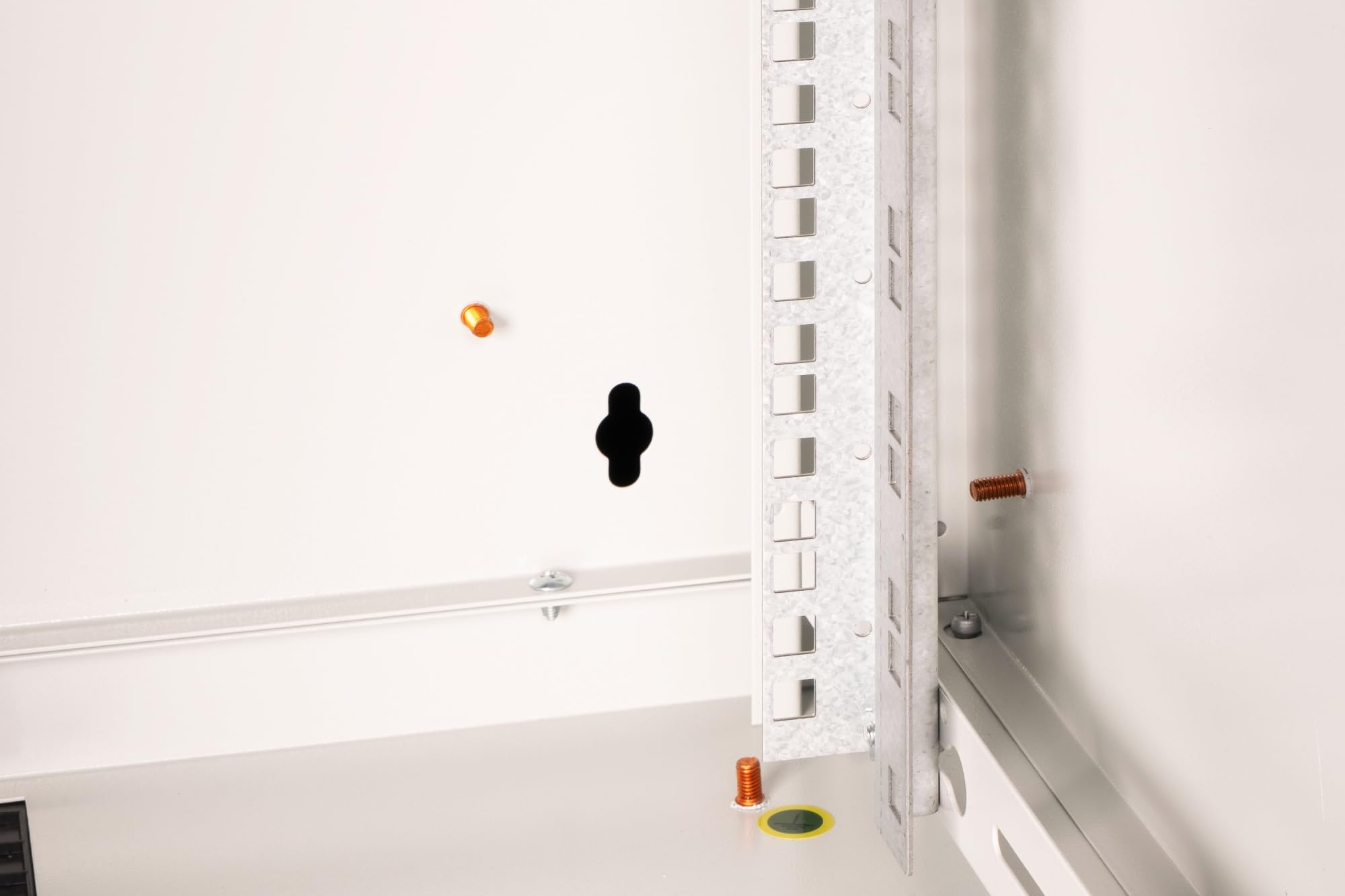 DIGITUS Netzwerk-Schrank 19 zoll 12 HE - Wandmontage - 600 mm Tiefe - Traglast 100 kg - Unique Serie - Glastür - Grau | Nutztiefe 450 mm – Wandmontage – Traglast 100 kg – Sicherheitsglastür – Schutzklasse IP20