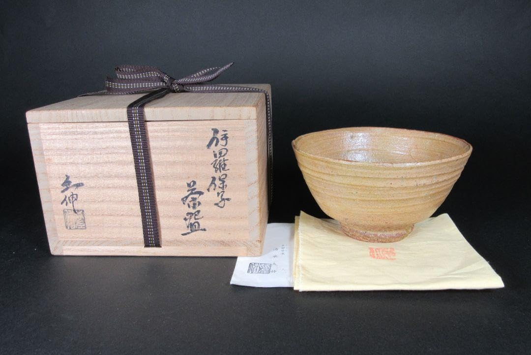Amazon.co.jp: 美濃焼名工2個組清水久伸（左）伊羅保写し茶碗。（右