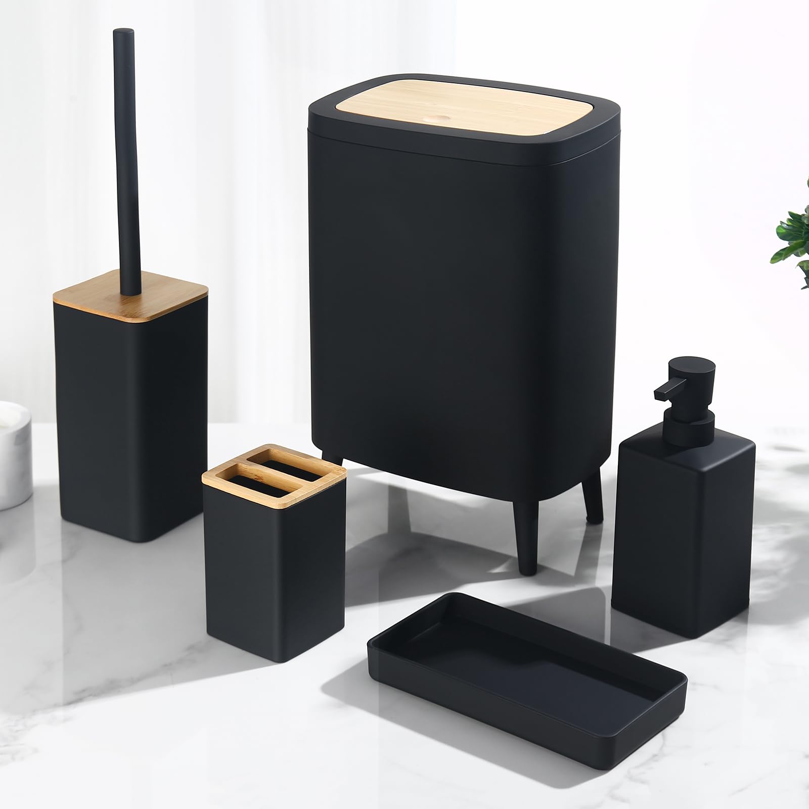 Set Bagno Accessori Completo Nero, Accessori Bagno Bamboo 5 pezzi - Pattumiera Bagno con Gambe, Dispenser Sapone e Porta Spazzolini, Scopino e Porta, Vassoio da Vanity (Nero)