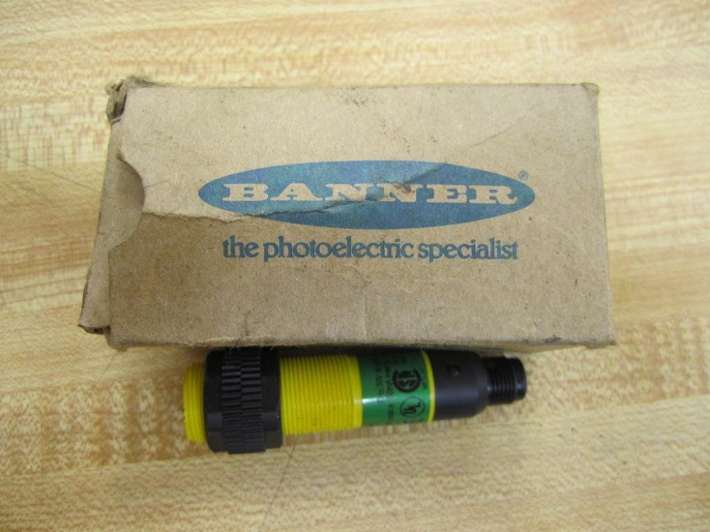 Banner EZ-BEAM S18 Series sensor in its original packaging