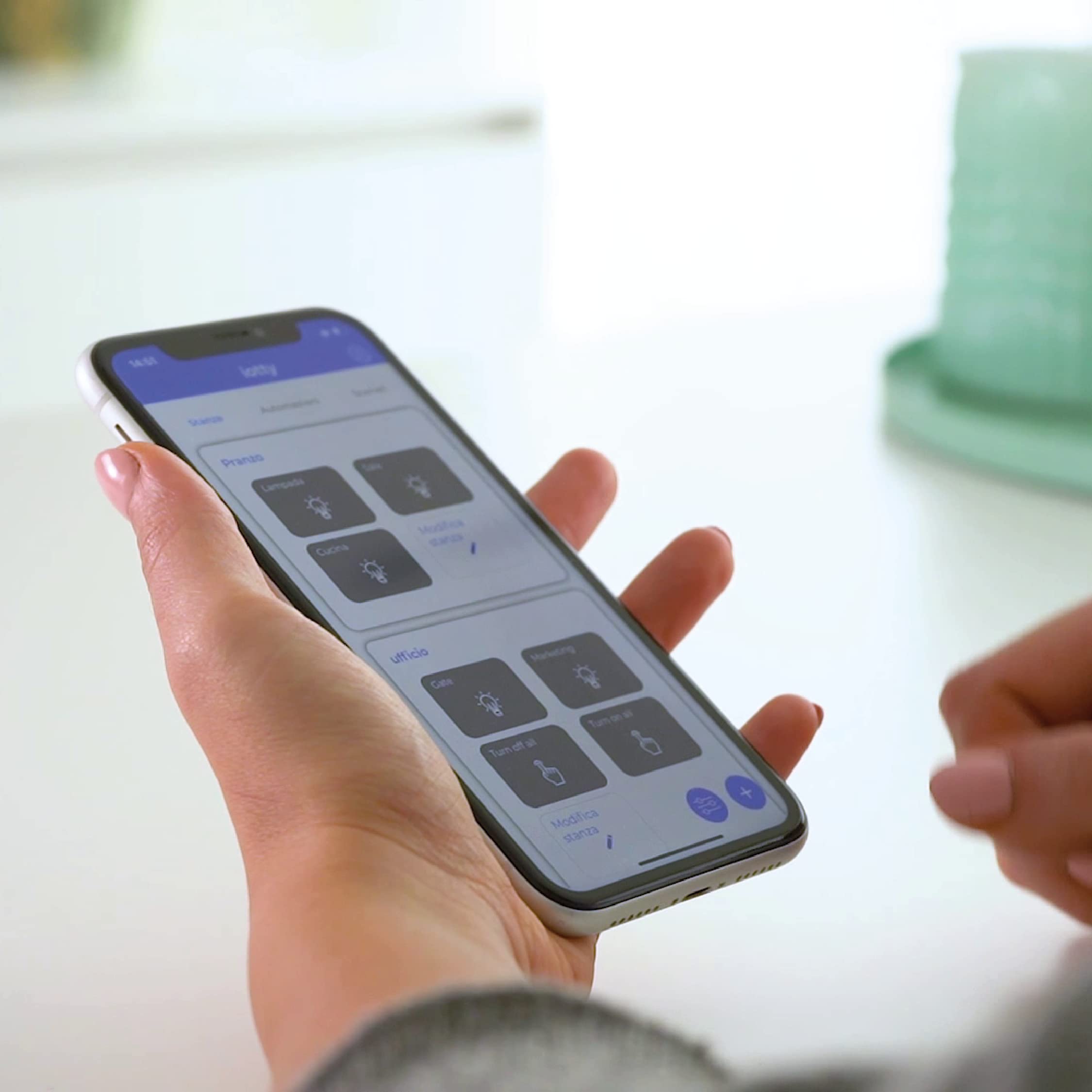 Iotty E1 WLAN-Smartschalter für Beleuchtung und Tore, kompatibel mit Google, Fernsteuerung per App für IOS und Android, Touch-Blende aus gehärtetem Glas mit Hintergrundbeleuchtung., LSWE21B, Schwarz