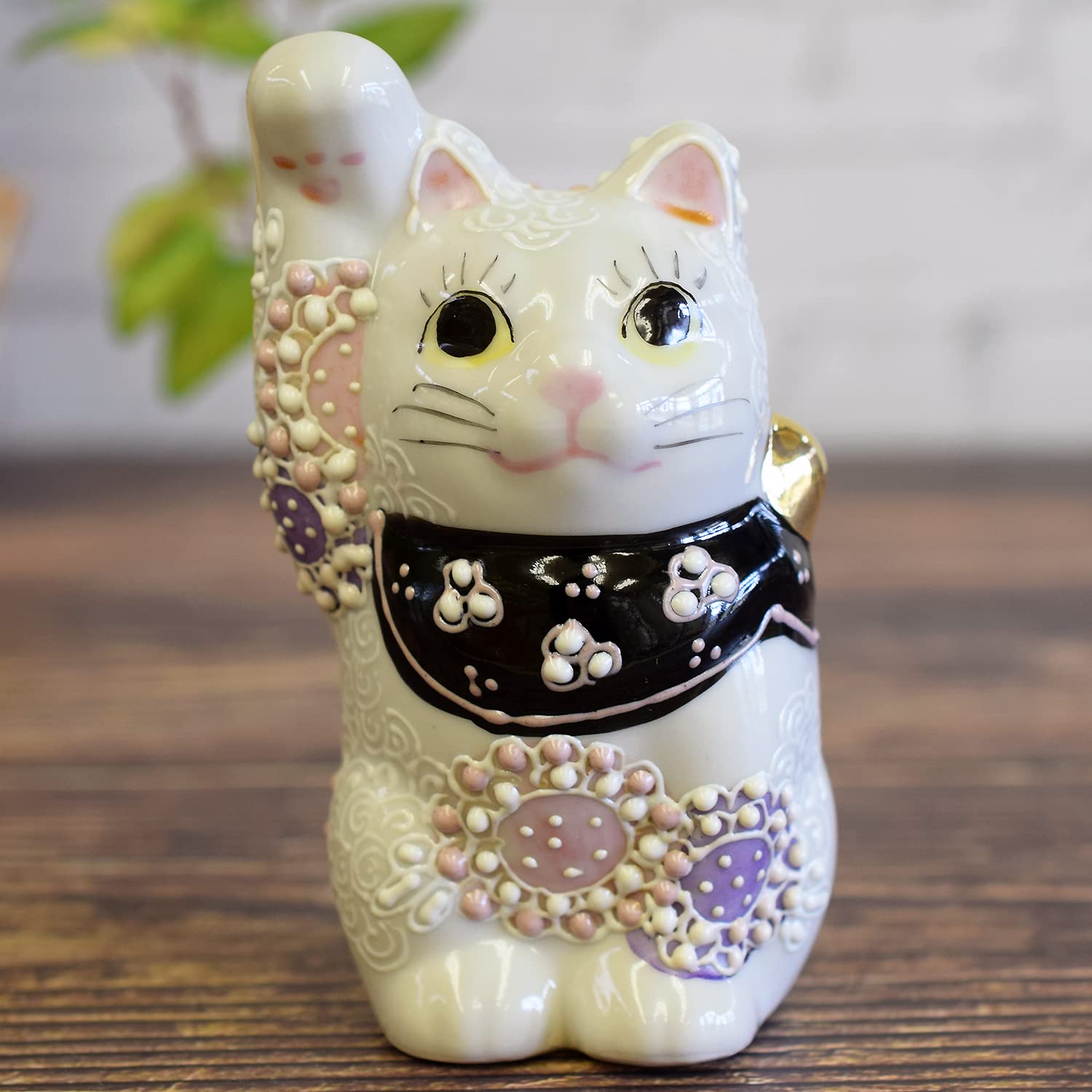 九谷焼　右手招き猫花むらさき Amazon.co.jp: 和座の蔵 おしゃれ 開運 置物 九谷焼 右手 招き猫 花