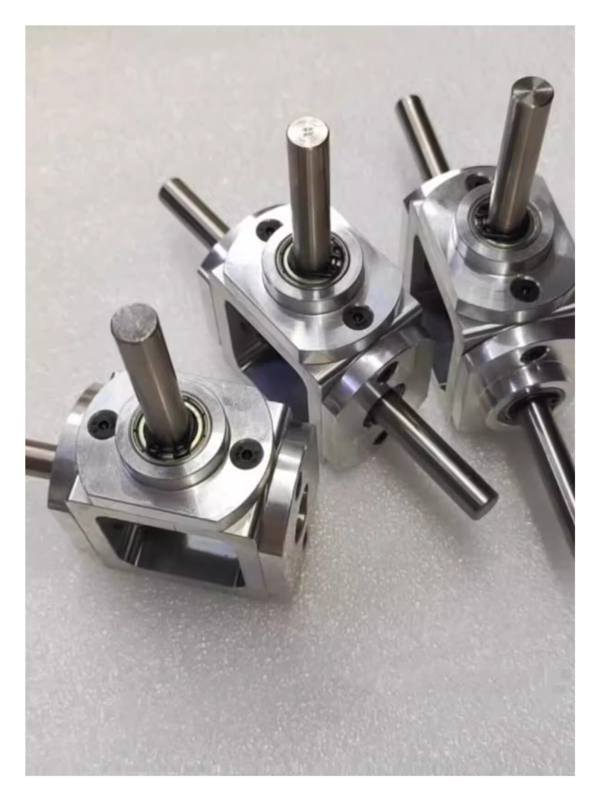 Caja de Cambios de ángulo Recto, Reductor de Engranajes cónicos de ángulo Recto 1:1, 1 m, 20 Dientes y 8 mm(Single-Output)