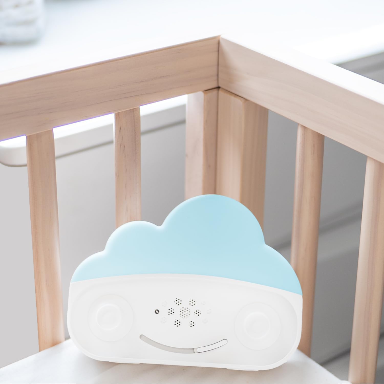 Happiest Baby SNOObie Smart White Noise Machine – Tragbare Baby-Sound-Maschine mit Nachtlicht – 12 Soothing Sounds für Schlaftraining, Weiß