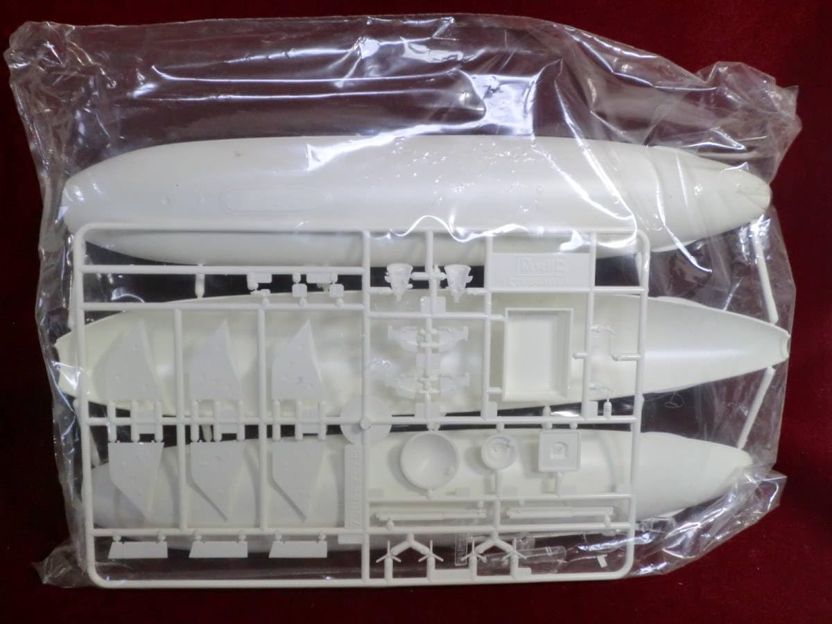 Amazon.co.jp: Revell 1/200 Zeppelin NT ツェッペリン 04825 : ホビー
