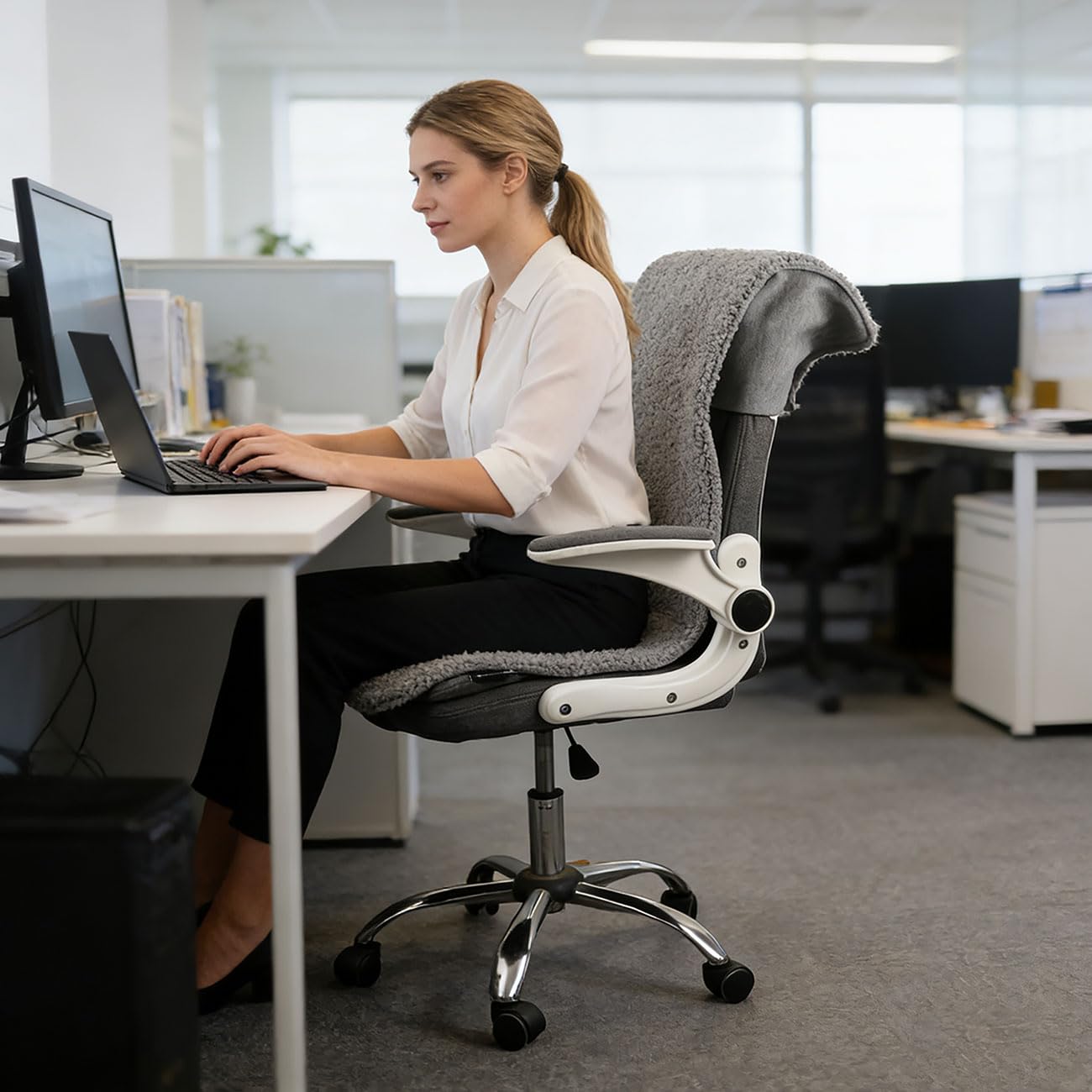 ideoon Beheizbares Sitzkissen mit Rückenteil, Akku: Mobile Sitzkissen für Zuhause, Auto & Büro, 3 Stufen Wärme, ergonomische Sitzauflage, 45 x 135 cm